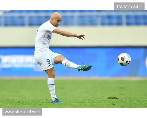 申花433阵型攻守失衡 边路缺乏爆点难题待解